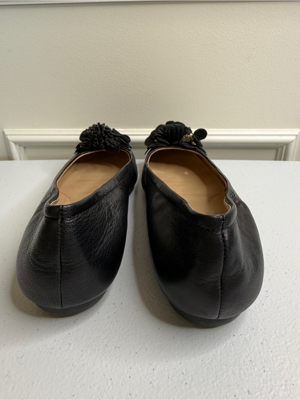Women’s Bandolino Black Floral Embellishment Faux Leather Ballet Flats, sz 7 - Picture 9 of 11